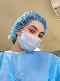 Doctor Snapchat Stories, Anesthesia Nurse, Jessica Alba Hair Color, Surgery Inspiration, Lady Doctor, Woman Doctor, Doctor Medicine, Female Dentist, Fake Photo Short Hair