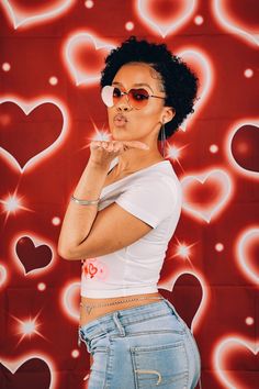 Photo of girl blowing a kiss in front of a red background with airbrush hearts. She is wearing fashion trends from the 1990s and 2000s. 1998 Photoshoot, 2000 Heart Background Photoshoot, Old School Backgrounds Photoshoot, Early 2000s Pictures, 2000s Valentines Photoshoot, Throwback Valentines Day Photoshoot, 2000s Inspired Photoshoot, 90s Heart Background Photoshoot, 2000s Heart Background Photoshoot