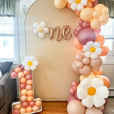 balloons are arranged in the shape of an i - letter and daisies on display