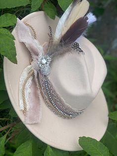 Luxury Hats, Hat Ideas, Xmas Ideas, Western Hats, Cowgirl Hats, Homemade Crafts