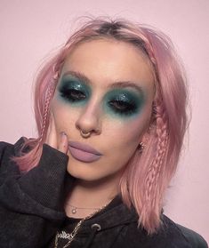 Unconventional Makeup, Teal Eyeshadow, Bee Makeup, Show Makeup, Makeup Eyeshadow Palette, Old Makeup, Teal Hair, Birthday Makeup