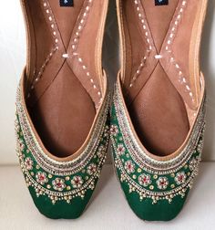 'GRACEFUL GREEN'  is an extraordinary jutti intricately hand embroidered on green  silk base with delicate kundan beads, zardosi work and gold dabka strings. Like its name, it's elegant, timeless and graceful!PERFECT FOR ANY OCCASION AND ANY OUTFIT!!Ethnic Shoes/Women Flats/Handmade Indian Designer Women Shoes or Slippers/Royal shoes/traditional style Women/Wedding Shoes/Bridal Shoes, Punjabi Jutti for WomenSPECIFICATIONS:•Upper/Panna -Fabric base embellished with white and gold beads  and zari Green Closed Toe Flats For Party, Traditional Flats With Mirror Work For Festivals, Traditional Open Toe Wedding Shoes, Bollywood Style Cutdana Flats For Festivals, Bollywood Style Flat Wedding Shoes For Festivals, Flat Wedding Shoes With Cutdana For Festivals, Festival Handwork Open Toe Flats, Wedding Slip-on Shoes With Zari Work For Festivals, Open Toe Flats With Handwork For Festivals