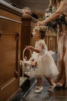 Wedding Photos Must Have List, Wedding Details Aesthetic, Wedding Photos With Baby, Wedding Candid Photos, Traditional Wedding Photos, Childhood Pictures At Wedding, Wedding Photos Candid, Wedding Candids, Candid Wedding Family Photos