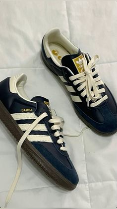 Looks Adidas, Adidas Samba Outfit, Samba Outfit, Stile Hijab, Dr Shoes, Shoe Wishlist, Hype Shoes, Shoe Inspo, Aesthetic Shoes