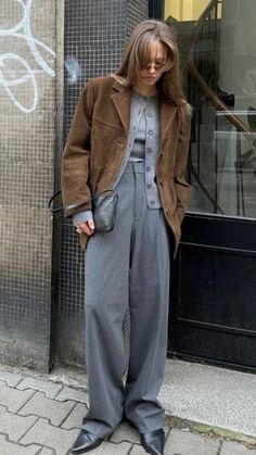 Shop the budget friendly list Fashion Inspo 2024, Brown And Grey Outfit, Grey And Brown Outfit, Outfit Marrone, Suede Jacket Outfit, Brown Clothing, Dark Academia Fashion, Academia Fashion, Grey Style