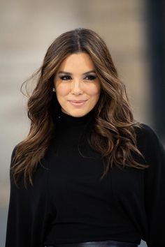 Entrevista a Eva Longoria en 'Le Défilé' de L'Oréal Paris sobre trabajo, belleza y maternidad Trending Hairstyles, Film Tv, Long Blonde Hair, Hair Highlights