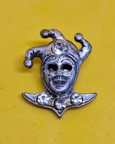 Pin Badge - Masquerade Mask Arlecchino Bauta. Condition is Used. Dispatched with Royal Mail 2nd Class. Masquerade Mask, Pin Badges, Royal Mail, Brooch Pin, Brooches, United Kingdom, Etsy Seller, Etsy Accessories, Accessory Gift