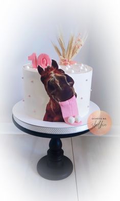 a giraffe cake with the number one on it