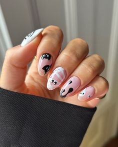 Descubre diseños de uñas elegantes que elevarán tu estilo. Nails Art, French Nails, Acrylic Nails