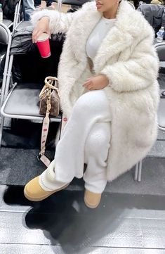 Snow Baddie Outfits, Sophisticated Winter Outfits, Big Coat Outfit, Airport Winter Outfit, Fall Outfits Baddie, Mantel Outfit, Trendy Outfit Ideas, Best Winter Outfits