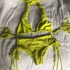 Nwt Lime Green/Chartreuse Bikini Super Soft Top Medium And Bottom Small But Bottoms Adjustable Mikoh Swimwear, Mikoh Swim, Chartreuse Color, Green Chartreuse, Neon Bikinis, Bathing Suit Bottoms, Swimwear Sets, Soft Tops, Green Yellow