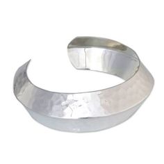 The captivating design of this cuff from Thailand's Aoy radiates cosmic elegance. It is crafted of shiny sterling silver featuring a hammered finish. .925 Sterling silver Cosmic Jewelry, Hammered Cuff Bracelet, Galaxy Jewelry, Jewelry Ancient, Jewelry Bangles, Hammered Jewelry, Egyptian Jewelry, Hammered Sterling Silver, Sterling Silver Cuff Bracelet