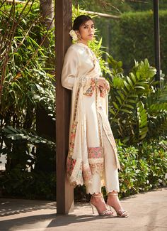 Editor's Note Featuring an ivory chanderi front open kurta enhanced with patchwork along the centre and hem. It is paired with ivory chanderi trousers and a georgette dupatta accentuated with mukesh, lace and patchwork border. Fabric: Chanderi - top & trousers, georgette - dupatta Color: Black Component: Kurta, trousers & dupatta Sleeve type: Full Neckline: Mandarin Occasion: Wedding Care: Dry Clean Only About the Designer Varun’s work marries the beauty of heritage Indian handcrafted embroideri Varun Bahl, Georgette Dupatta, White Kurta, Types Of Work, Luxury Sale, Ivory Tops, Kurta Set, Mandarin Collar, Festival Wear