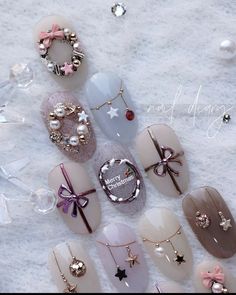 Christmas Nail Charms, Nail Noel Christmas, Korea Nails Design, Christmas Ornament Nails, Ornament Nail Art, Korea Nails, Nails Design Christmas