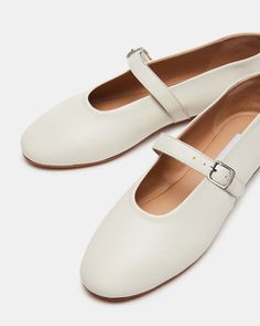 DREAMING WHITE LEATHER Steve Madden Store, Exclusive Shoes, Leather Wear, Leather Mary Janes, 5 Inch Heels, Ballet Flat, Flat Design, Womens Flats, White Leather