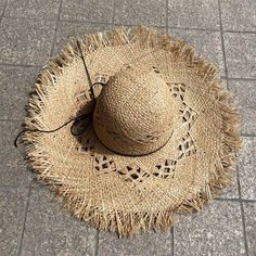 This beautiful hat will protect you from the sun as well as complete your look and make it interesting! It's the perfect accessory for walking, traveling and relaxing! Material: Straw Material: Raffia Hat Fashion Women, Raffia Sun Hat, Vacation Hat, Womens Beach Hat, Womens Straw Hats, Summer Hats Beach, Summer Straw Hat, Travel Hat, Summer Hats For Women