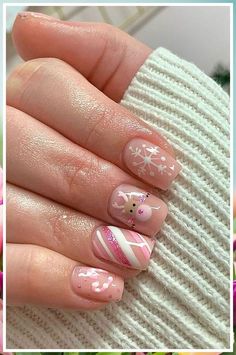 The latest nail style trend to hit Instagram is a creative way to celebrate the season. Users are uploading images of nails painted to look like the knit sweaters Non Acrylic Christmas Nails, Cute Nails Short Christmas, Light Color Christmas Nails, Pink Cristhmas Nails, Small Acrylic Nails Christmas, Gel Manicure Christmas Nails, Light Colored Christmas Nails, Short Short Christmas Nails, Cute Christmas Nail Designs For Short Nails