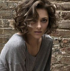 Idée coupe courte : Marion Cotillard Hair Bob Marion Cotillard Hair, Double Chin Hairstyles, Hairstyles For Fat Faces, Marion Cotillard