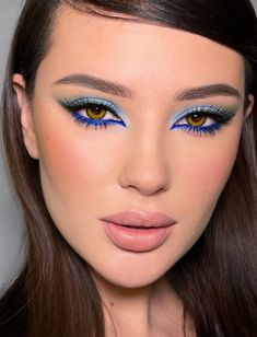 Summer Eye Makeup, Maquillage On Fleek, Eye Makeup Steps, Eye Makeup Designs, Colorful Eye Makeup, Creative Eye Makeup, Blue Eyeshadow, Eye Makeup Art, Blue Makeup