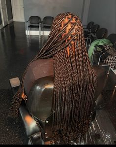 Medium Knotless Braids With Peekaboo, Knotless With Curly Ends, Knotless Curls, Fake Hair Braids, Peekaboo Braids, Braids With Curly Ends, Hair Braid Patterns, Instagram Dump, Medium Box Braids