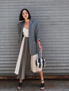 Blazer And Skirt Outfits, Workwear Ideas, Tiffany Hsu, Grey Outfits, Summer Workwear, Dark Floral Dress, Skirt Outfit Ideas, Chic Skirt, Best Blazer