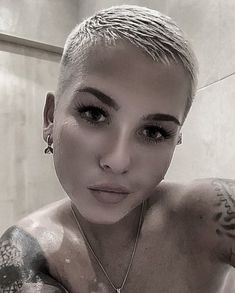 Ultra Short Pixie Haircut, Ultra Short Pixie Haircuts For Women, Dollar Store Christmas Crafts Diy, Micro Pixie, Cool Short Hair Styles, Cool Short Hair, Shave Hair, Hair Trends 2015, Super Short Haircuts