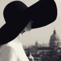 Floppy Hat Aesthetic, Big Hat Aesthetic, Wide Brim Hat Aesthetic, Big Hat Reference, Big Hats For Women, Big Hat Outfit, Big Sunhat, Big Floppy Hat, Black Floppy Hat