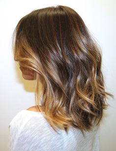 See more Wavy hair shades style for women Caramel Hair, Lob Haircut, Balayage Highlights, Medium Hair Cuts, Hair Transformation