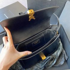 Size: 23cm*16cm*6cm It comes with Dust box, Care manual, Tag, and Paper bag. Luxury Backpack, Luxury Clutch, Luxury Crossbody, Luxurious Design, Isle Of Man, High Standards, Tote Backpack, Evening Clutch Bag, Small Bags