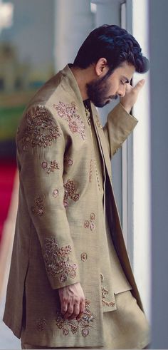 Comfy Work Outfit, Men's Ethnic Wear, Mahira Khan, Couture Jackets, Winter Outfits Men, Blazers For Men, Indian Outfits, Saree Designs, Work Outfit