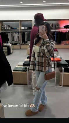 Cute Winter Outfits Latina, Cute Cold Fits, Winter Mall Outfit, Winter Outfits For Party, 69 Degree Weather Outfit, School Comfy Outfits, Latina Winter Outfits, Really Cold Winter Outfits, Outfits With Flannels