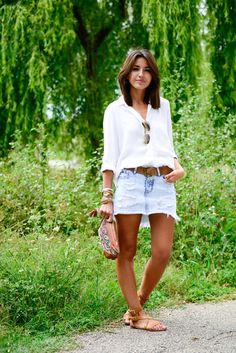 White Shirt Outfits, Simple Summer Outfits, Denim Skirt Outfits, Denim Outfits, Skirt Summer, Embellished Denim, Spring Skirts, Street Style Chic, Skirt Outfit