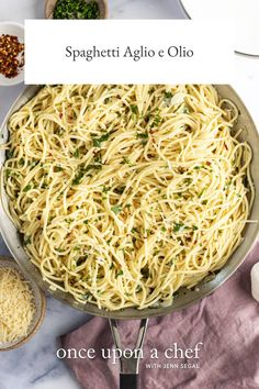 spaghetti in a skillet with the words spaghetti aglio e ollo above it