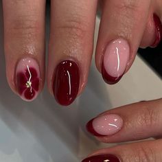 𝐆𝐈𝐀𝐍𝐆’𝐒 𝐍𝐀𝐈𝐋𝐒 on Instagram: "Lady in Red 🍷🥀💃✨ #red #biab #burgundy #biabgelnails #gelnails #frenchtipnails #winternails #flowers #winternails #nailart #nailtech #nailoftheday #nailinspiration" Red Nails Biab, Burgundy Flower Nails, Short Burgundy Nail Ideas, Red Biab Nails, Berry Nails Design, Red Burgundy Nails, Biab Nails Inspiration, Burgundy Nails Acrylic, Biab Nail Art