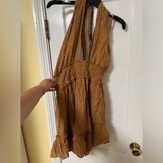 Never Worn Open Back Halter Top Dress Casual Brown Halter Neck Mini Dress, Casual Brown Mini Dress For Beach, Oversized Tunic Dress, Lace Babydoll Dress, Halter Top Dress, Halter Dress Summer, Beach Mini Dress, Halter Top Dresses, Dress Open Back