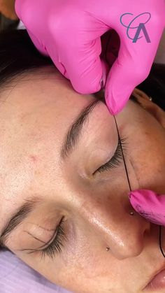 Mapping is arguably the most important part of the permanent eyeliner tattooing process. It's the basis of guidance and what ensures getting perfect symmetry. Permanent Eyeliner Tattoo, Tattoo Makeup Permanent, Eyebrow Mapping With String, Microblading Practice, Tattoo Artist Tips