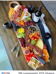 Wine Night Snacks, Holiday Cheese Boards, Charcuterie Board Meats, Charcuterie Appetizers, Charcuterie Gifts, Wine And Cheese Party, Party Food Buffet, Catering Ideas Food, Charcuterie Inspiration