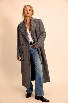 Women’s Wool Jacket, Long Tweed Coat Outfit, Fall Coats For Women 2024, Boucle Coat Outfits, Russian Women Style Winter, Herringbone Wool Coat, Tweed Coat Outfit Women, Classic Tweed Pea Coat For Fall, Classic Fall Tweed Jacket With Double-breasted Buttons