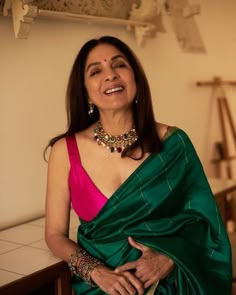 Diwali Outfit Saree, Diwali Saree Ideas, Pujo Outfit Ideas, Diwali Saree Outfit, Neena Gupta Blouse, Silk Saree Outfit Ideas, Neena Gupta Saree, Silk Saree Styling