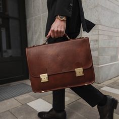 The No.2 briefcase fits in wherever you do business. The impressive premium leather messenger briefcase combines a timeless design with modern functionality. The No.2 is handcrafted in Northern Italy from the finest premium Italian full-grain vegetable-tanned cow leather and is available in several classic colors. The interior is lined with hard-wearing cotton canvas and convenient compartments make it easy to carry your everyday and business essentials fully organized. Comfortably pack up to a Luxury Minimalist Rectangular Briefcase, Luxury Business Briefcase With Palladium Hardware, Luxury Business Box Bag, Luxury Leather Rectangular Case Bag, Luxury Oiled Leather Briefcase, Luxury Formal Rectangular Briefcase, Luxury Brown Clutch With Bill Compartment, Luxury High-end Briefcase With Removable Pouch, Classic Leather Business Satchel