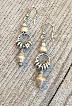 Silver Jewelry Design, Ball Earrings, Earrings Inspiration, Ethnic Earrings, Silver Jewelry Handmade, Diy Schmuck, Silver Drop Earrings, Diy Earrings, Bohemian Jewelry