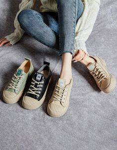 Features: 
 Item: Leather Sneakers 
 Brand: ixtws 
 Gender: Women 
 Main Material: Cowhide 
 Heel Type: Flat 
 Upper Material: Cow Leather 
 Heel Height: Mid (5.5 cm) 
 Closure Type: Lace-up 
 Season: Summer, Spring, Autumn 
 Color: Black, Green, Beige 
 Size:35-40 Skateboard Shoes, Four Season, Sneakers For Women, Pig Skin, Women Hoodies Sweatshirts, Sneaker Brands, Brunei, Pump Shoes, Leather Sneakers