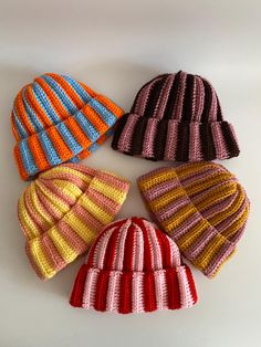 Crochet Knit Stitch Beanie, Waffle Crochet Beanie, Crochet Sack Hat Free Pattern, Crochet Beanie Ribbed, Beanie Crochet Men, Crochet Hat Colorful, Red Beanie Crochet, Crochet Beanie Man, Crochet Beanie 2 Colors