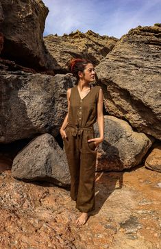 Khaki Dengarees Jumpsuit - Details: Pocket, V-shaped neckline, with belt, straight pants and six buttons on the chest -MEASUREMENTS (cm) Sizes Length: 1.42 cm Waist circumference: 88.5 cm Pant length (from waist:) 87.5 cm Size M Length: 1.42cm Waist circumference: 89.5 cm Pant length (from waist:) 89.5 cm - Colour khaki - Materials: Linen - WASHING MACHINE, wash cold, 30º, no wrinkles - Made in India, Jaipur **REMEMBER TO WRITE ME TO SPECIFY THE SIZE** Casual Overall Dress For Vacation, Beach Casual Maxi Jumpsuits And Rompers, Brown Summer Jumpsuits For Vacation, Brown Overall Jumpsuits And Rompers For Spring, Brown Jumpsuits And Rompers For Summer Vacation, V-neck Brown Jumpsuits And Rompers For Beach, Spring Vacation Brown Jumpsuits And Rompers, Spring Brown Overalls, Casual Overall Jumpsuits And Rompers For Beach