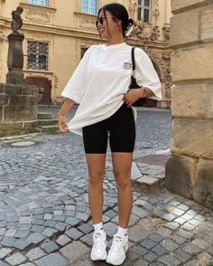 Chique Outfit, Look Legging, Uni Outfits, Neue Outfits, Looks Street Style, Athleisure Outfits, Sporty Outfits, Tshirt Outfits