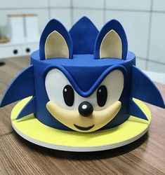 a cake made to look like sonic the hedgehog