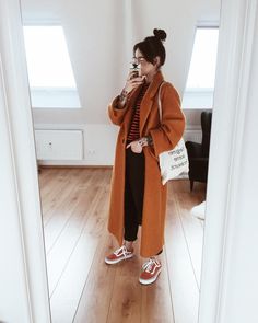 Orange Coat, Trendy Swimwear, Moda Vintage, Look Vintage, Mode Inspiration, Instagram Foto, Fall Winter Outfits, Outfits Casuales