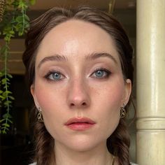 Enya Makeup, Simple Minimal Makeup, Simple Vintage Makeup, Cool Summer Makeup Looks, Makeup For Blue Green Eyes, Midsummer Makeup, Grungy Makeup Look, Whimsical Makeup, Academia Makeup