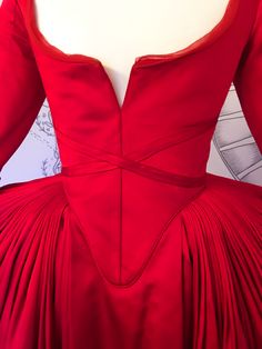 Terry Dressbach's website...she is the costume designer for outlander..love it!! Harlots Costumes, Surrealism Ideas, Outlander Fashion, Terry Dresbach, Outlander Costumes, Outlander Claire, Fantasy Dresses, Period Outfit, Costume Designer