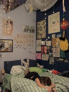 Non Aesthetic Room, Folk Bedroom Aesthetic, Blue Walls Room Aesthetic, Blue Wall Bedroom Decor, Blue Wall Room Ideas Bedrooms, Blue Walls Bedroom Ideas, Small Square Bedroom Ideas, Space Room Aesthetic, Teal Wall Bedroom